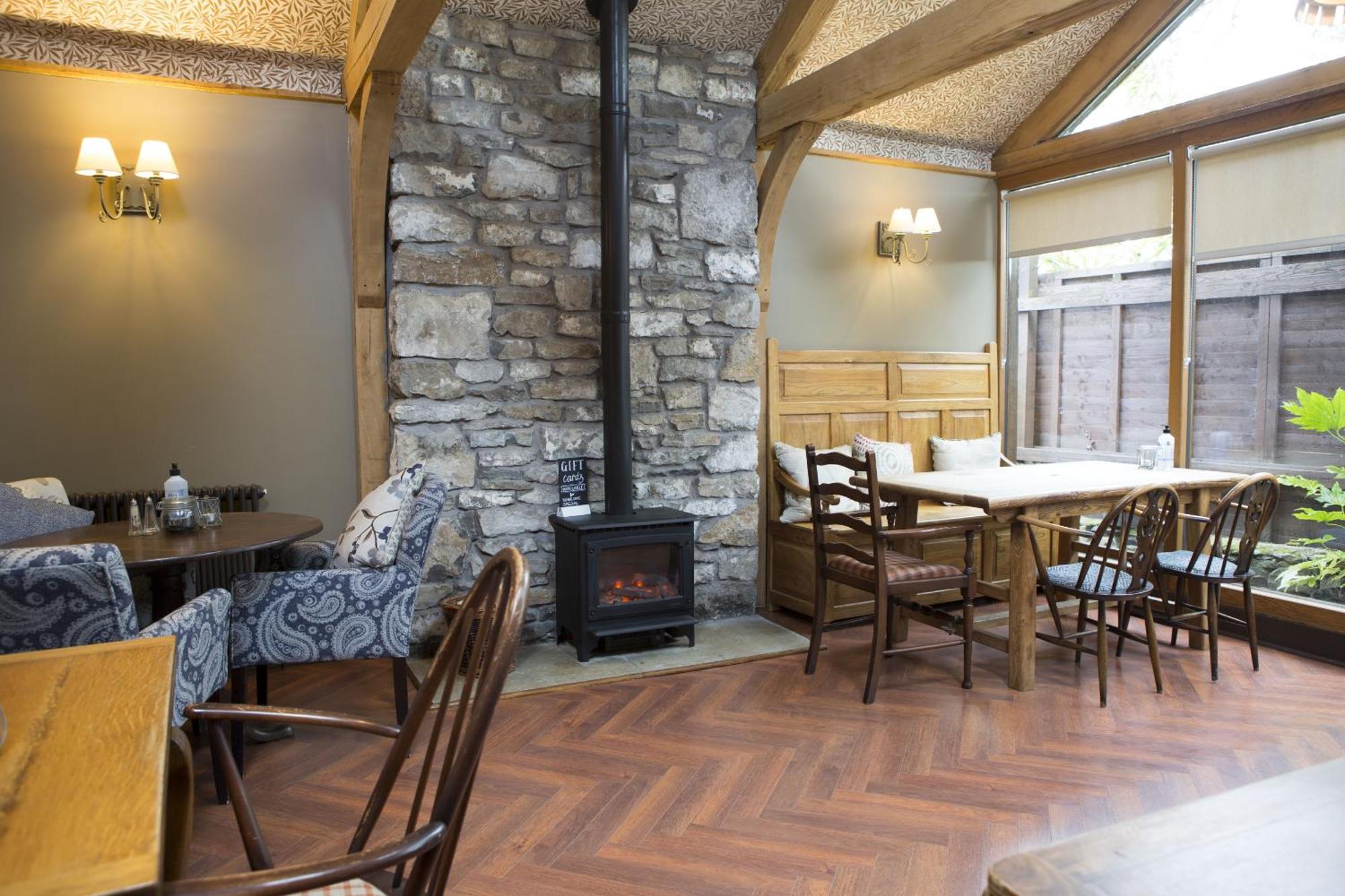 The Wheatsheaf Inn Кендал Экстерьер фото