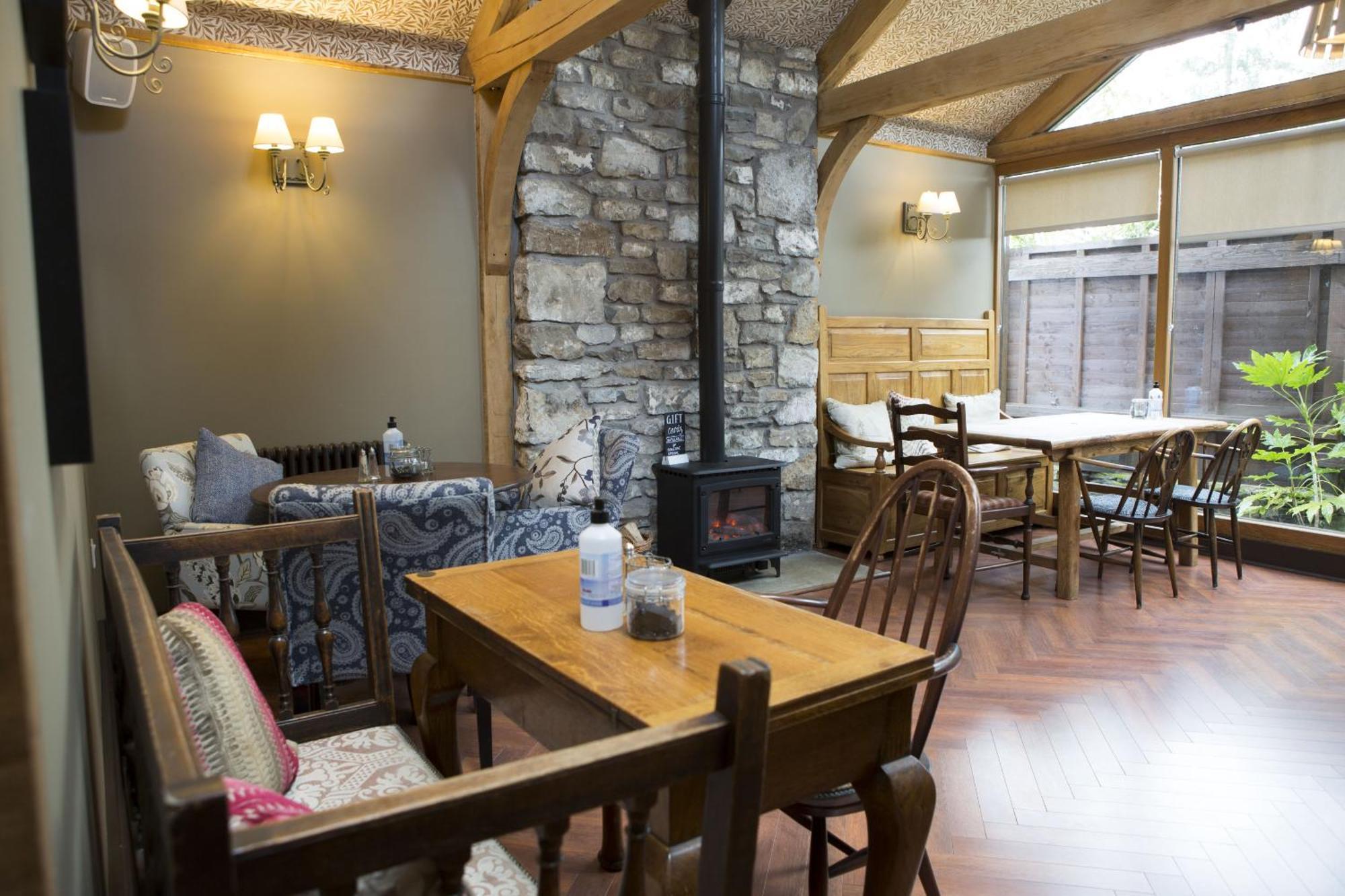 The Wheatsheaf Inn Кендал Экстерьер фото